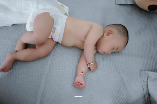 弥勒孕妇的屎是黑色的